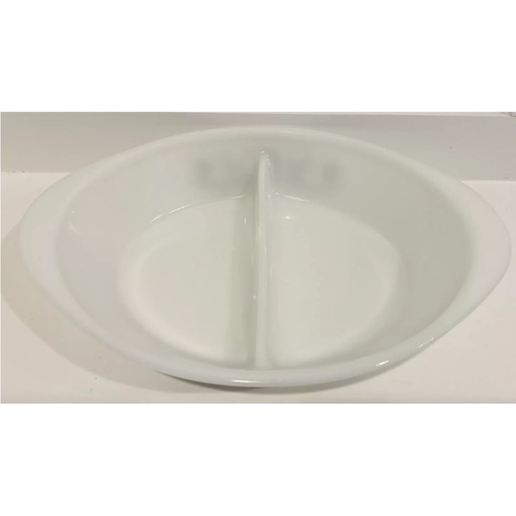 Vintage J2352 Glasbake Milk Glass Jennette Green Daisy Divided Casserole Dish - Picture 1 of 4